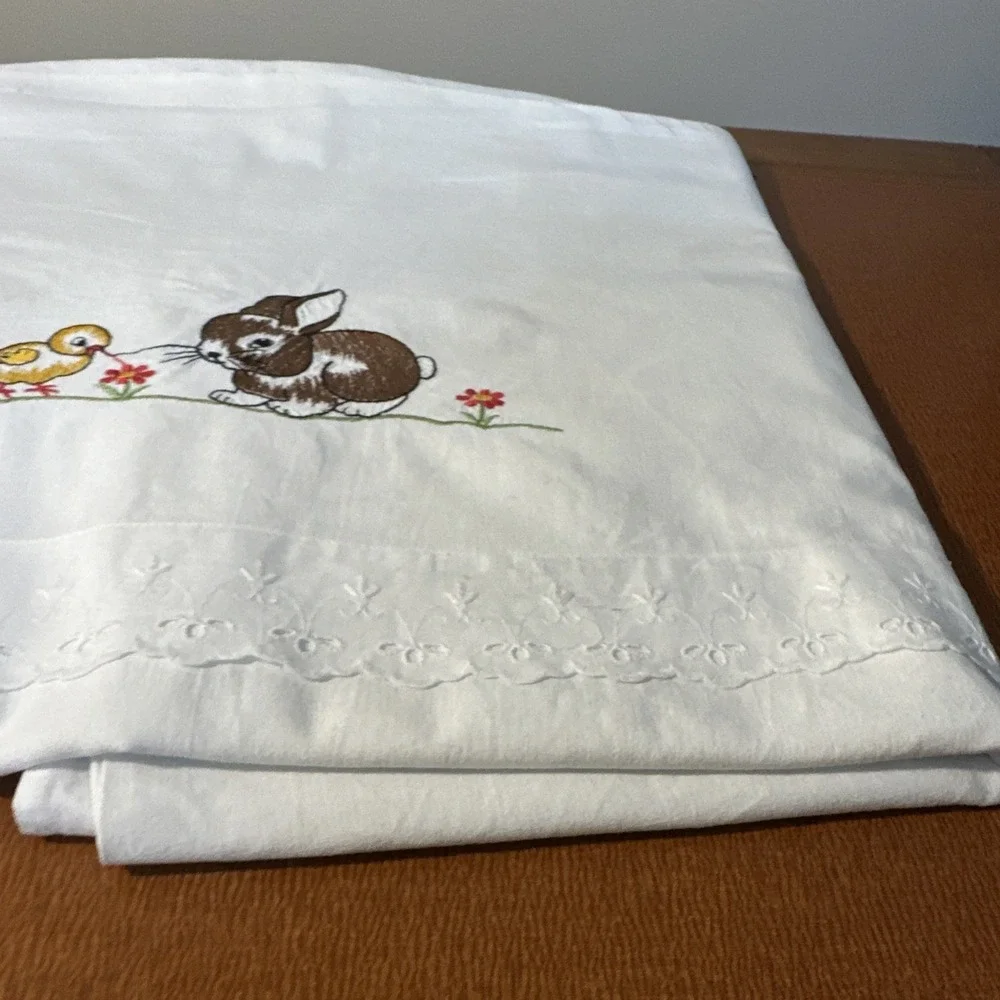 Vtg White Linen Toddler Bed Duvet‎ Cover With Hand Embroidered Bunny & Chick